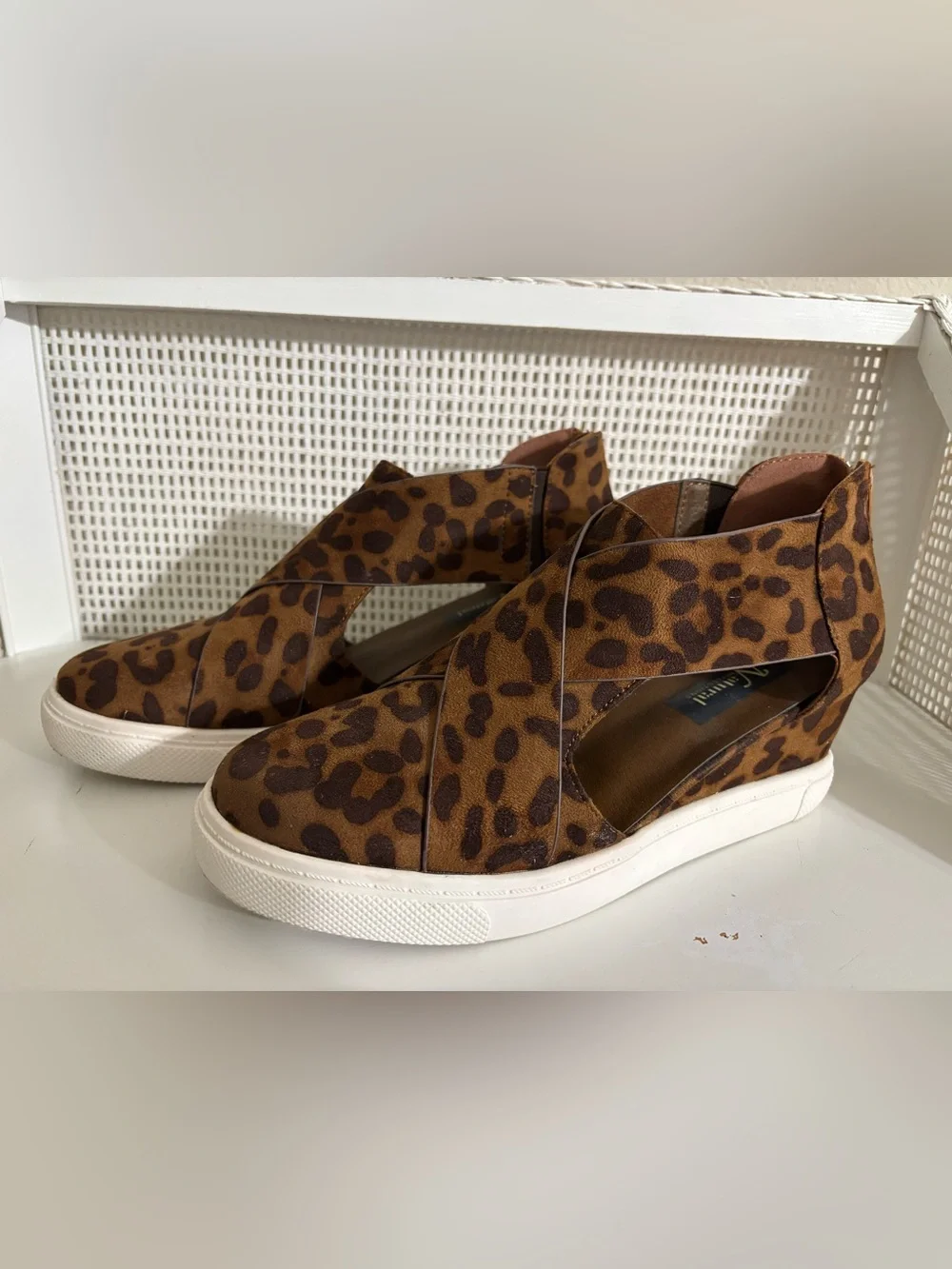 Natural Reflections Leopard-Print Zippered Heel, Open Side Wedge Sz 8.5 Like-New